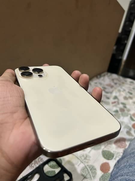 Iphone 14 Pro Max Gold 2