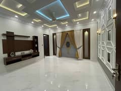 10 Marla Luxury Non Furnished Upper Portion For Rent in Bahria Town Lahore