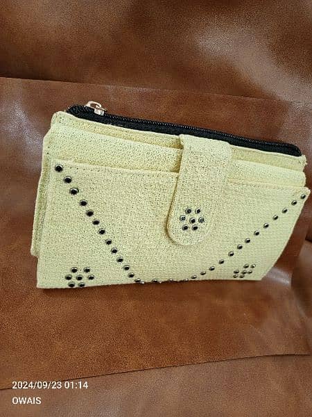 girl clutches 9