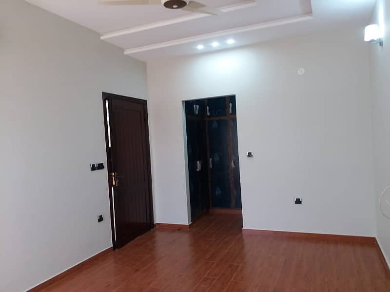 8 Marla Luxury Non Furnished Upper Portion For Rent in Bahria Town Lahore 3