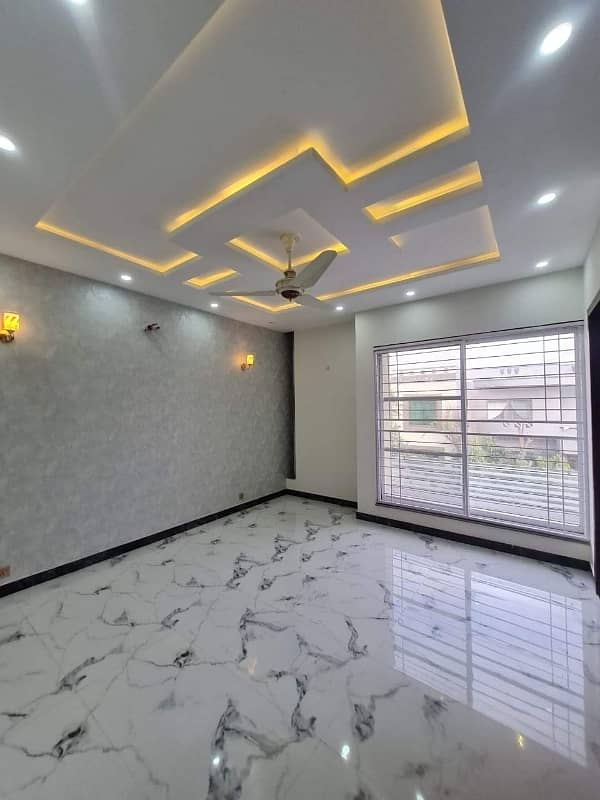 10 Marla Brand New House For Rent In Bahria Town Lahore 2