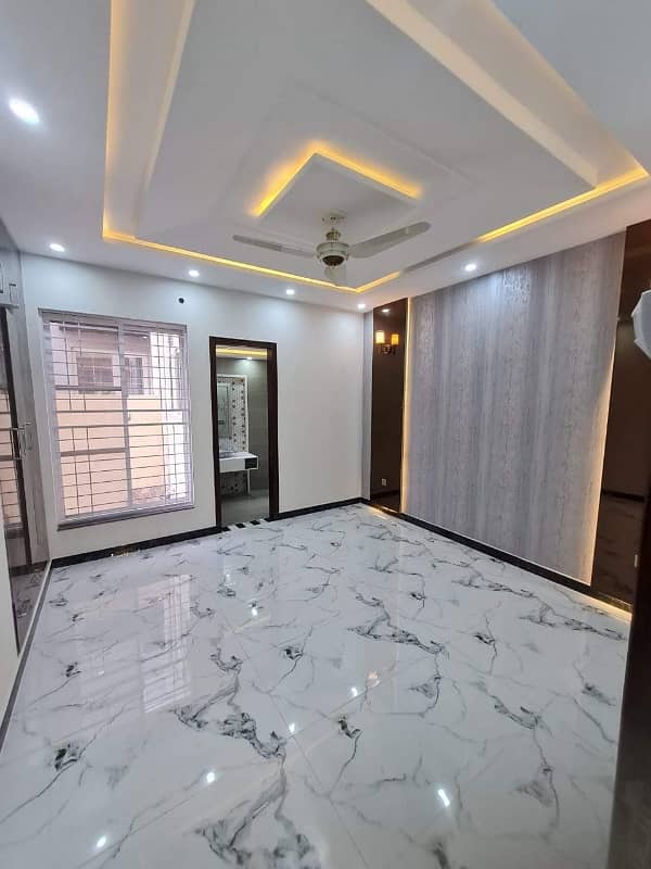 10 Marla Brand New House For Rent In Bahria Town Lahore 4