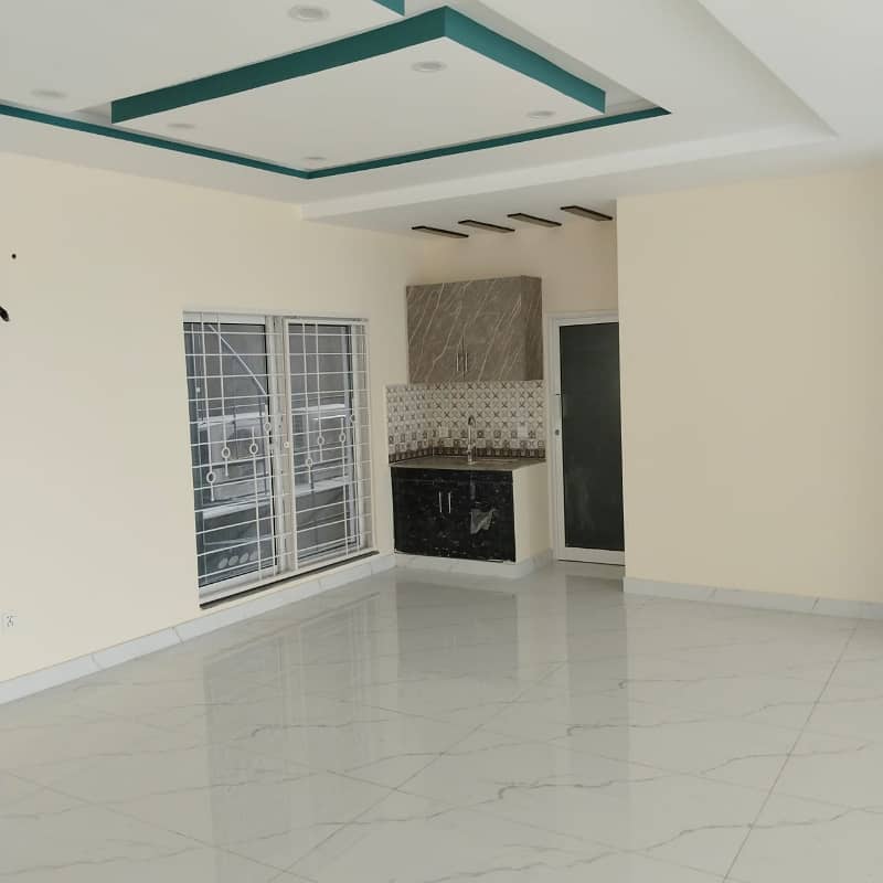 5 Marla Luxury Non Furnished Commercial First Floor Available for Rent 2