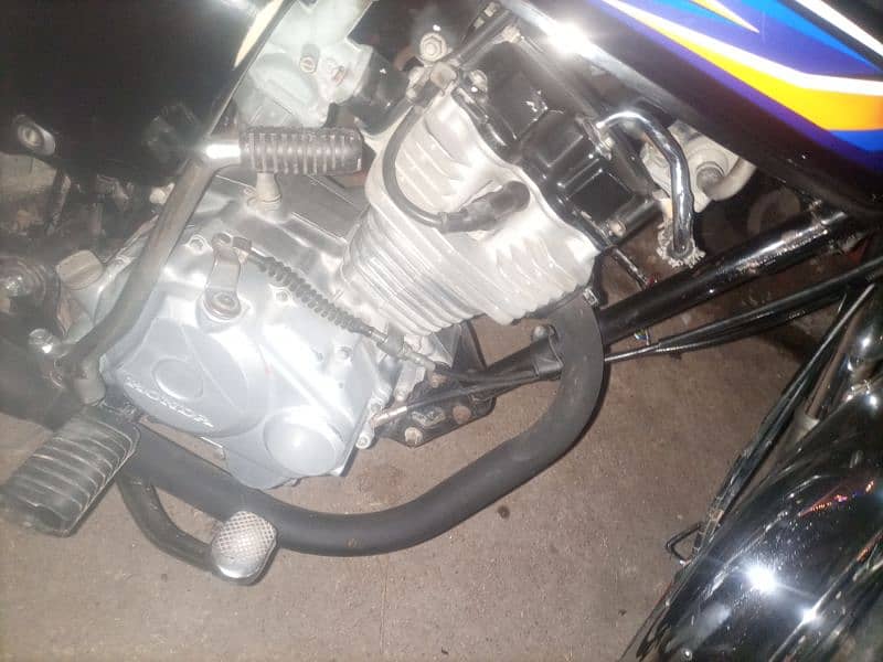 145000Honda 125 he hydrabad nambar 2018 model  10 by 10 new condition 2