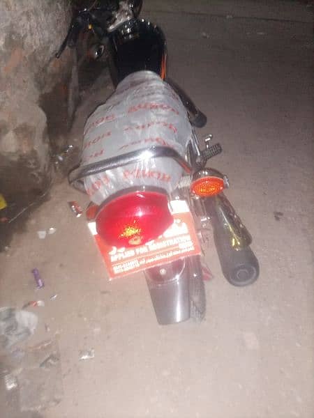 145000Honda 125 he hydrabad nambar 2018 model  10 by 10 new condition 4