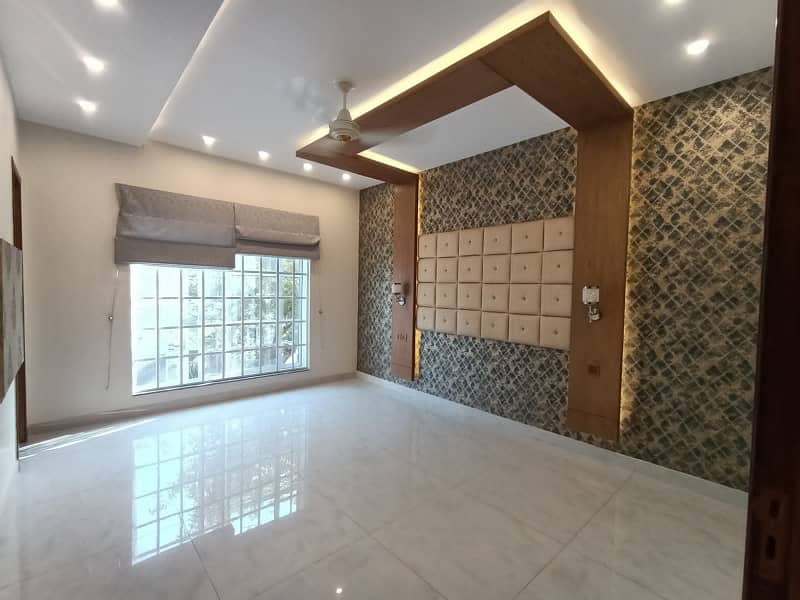 10 Marla Luxury Non Furnished House For Rent in Bahria Town Lahore 3