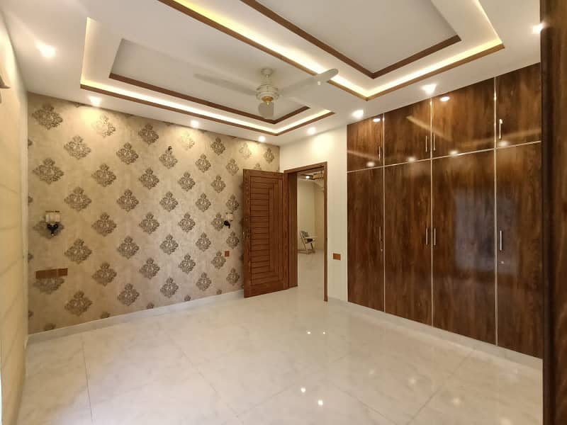 10 Marla Luxury Non Furnished House For Rent in Bahria Town Lahore 6