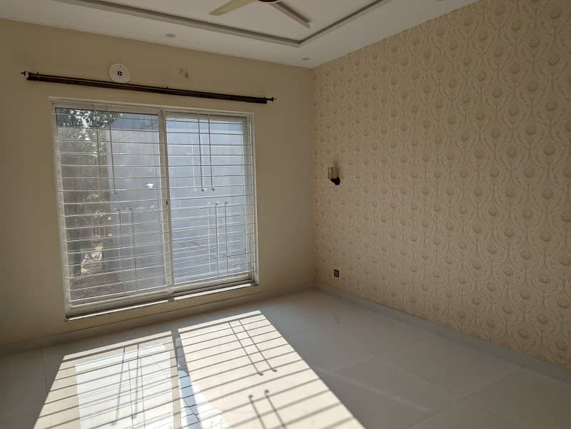 10 Marla Luxury Non Furnished Upper Portion For Rent in Bahria Town Lahore 7