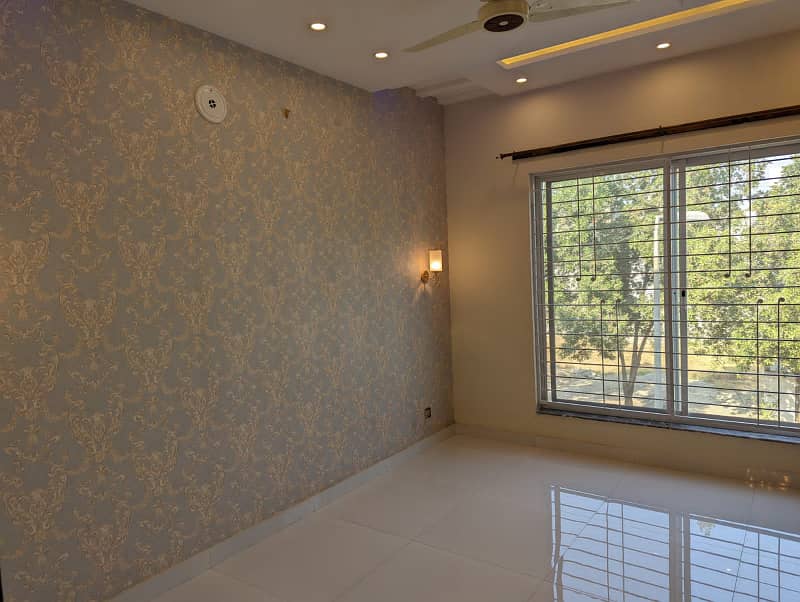 10 Marla Luxury Non Furnished Upper Portion For Rent in Bahria Town Lahore 8