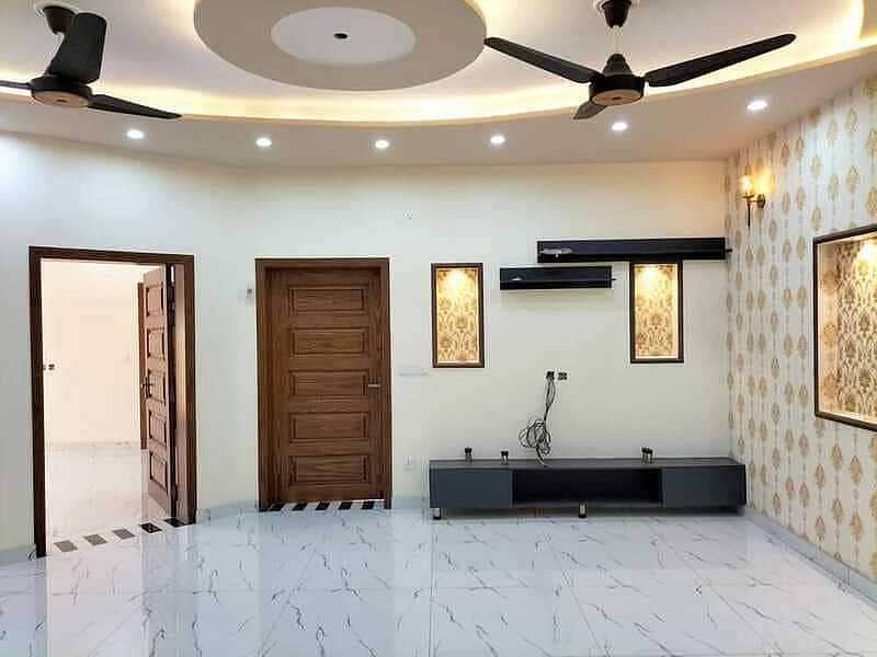 10 Marla Luxury Non Furnished Upper Portion For Rent in Bahria Town Lahore 4