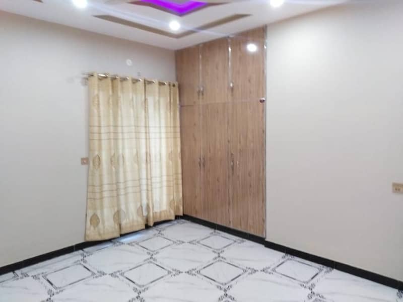 10 Marla Luxury Furnished Lower Portion For Rent in Bahria Town Lahore 2