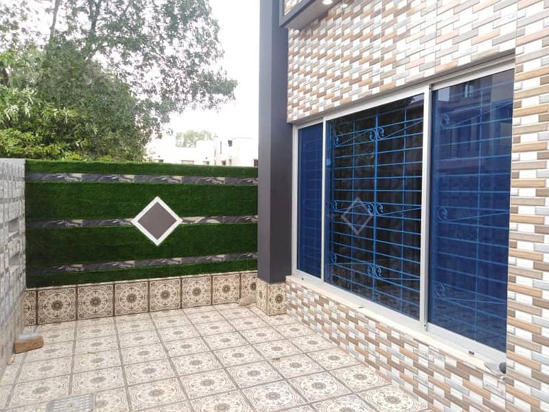 10 Marla Luxury Furnished Lower Portion For Rent in Bahria Town Lahore 4