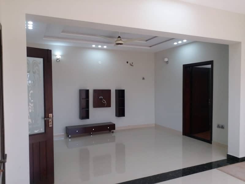 8 Marla Luxury Non Furnished House For Rent in Bahria Town Lahore 4