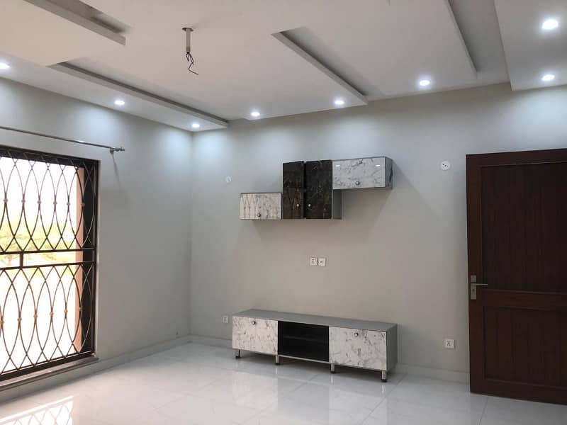 2 Kanal Luxury Upper Portion For Rent In Bahria Town Lahore 9