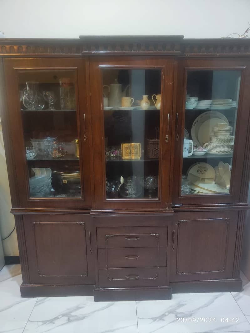 ANTIQUE STYLE POLISHED WOODEN SHOW CASE 0