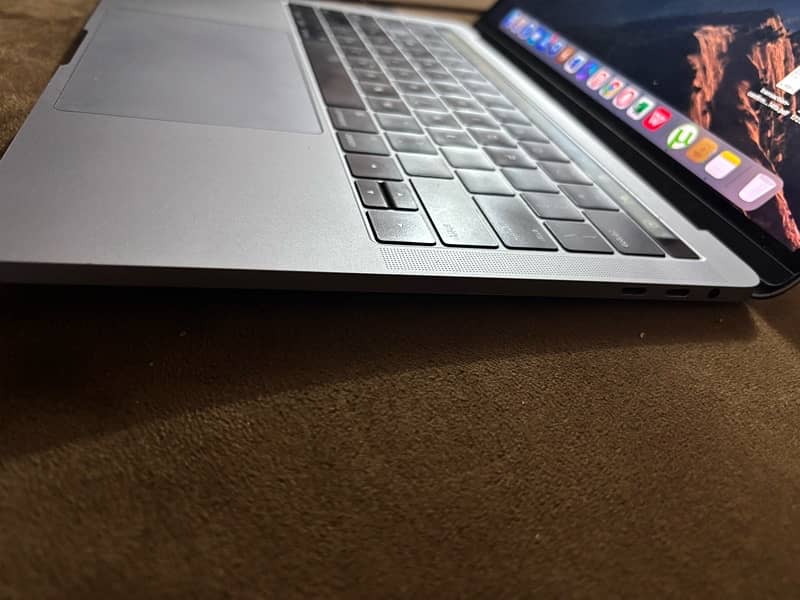 MacBook pro 13inch late 2016 3