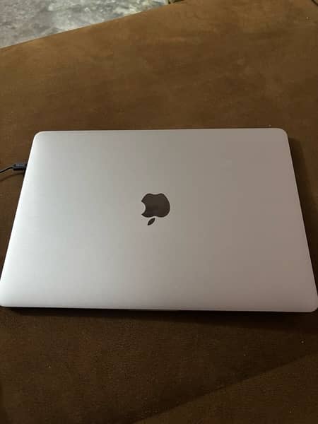 MacBook pro 13inch late 2016 4