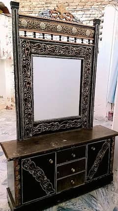 dressing table and almari good condition 0