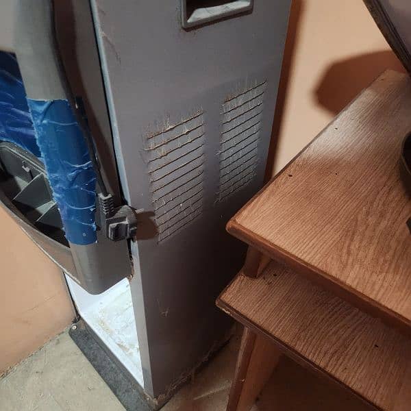 Oreint water dispenser (damaged) for sale 1