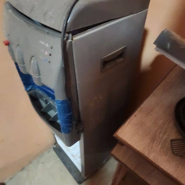 Oreint water dispenser (damaged) for sale 2