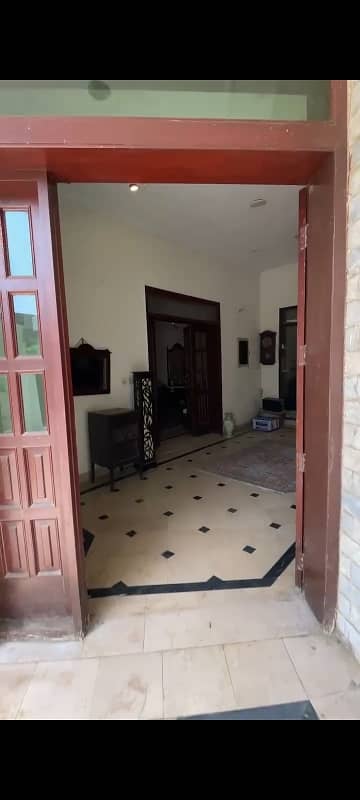 Spacious 22 Marla Old House in Valencia Town 1