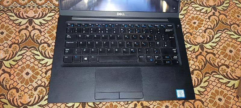 Dell 7390 slim model i7 8 generation 1