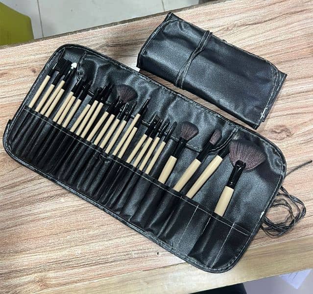 Make-up Brushes Pack of 24 PC's in Leather Packing 1