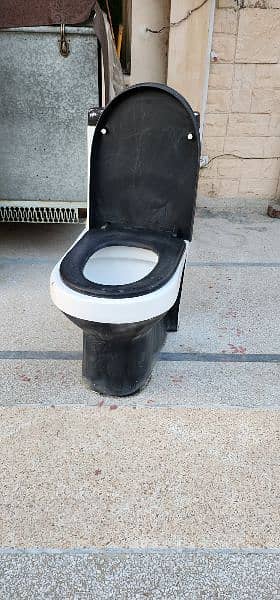 Marachi Commode 1