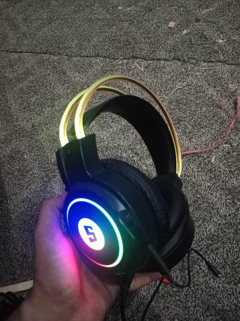 Razor R1 RGB LED gaming Headset 1