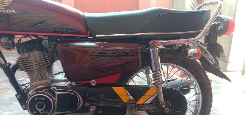 Honda 125 Good conditions 03403404207 only cal 3