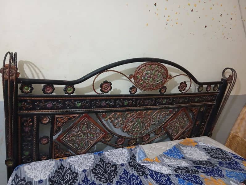 iron bed 0