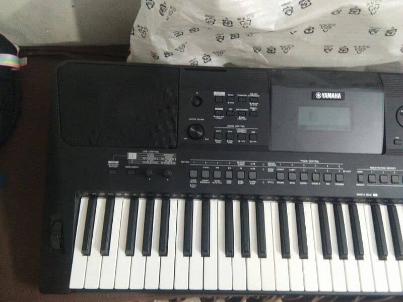 Brand new Yamaha PSR E463 Keyboard 3