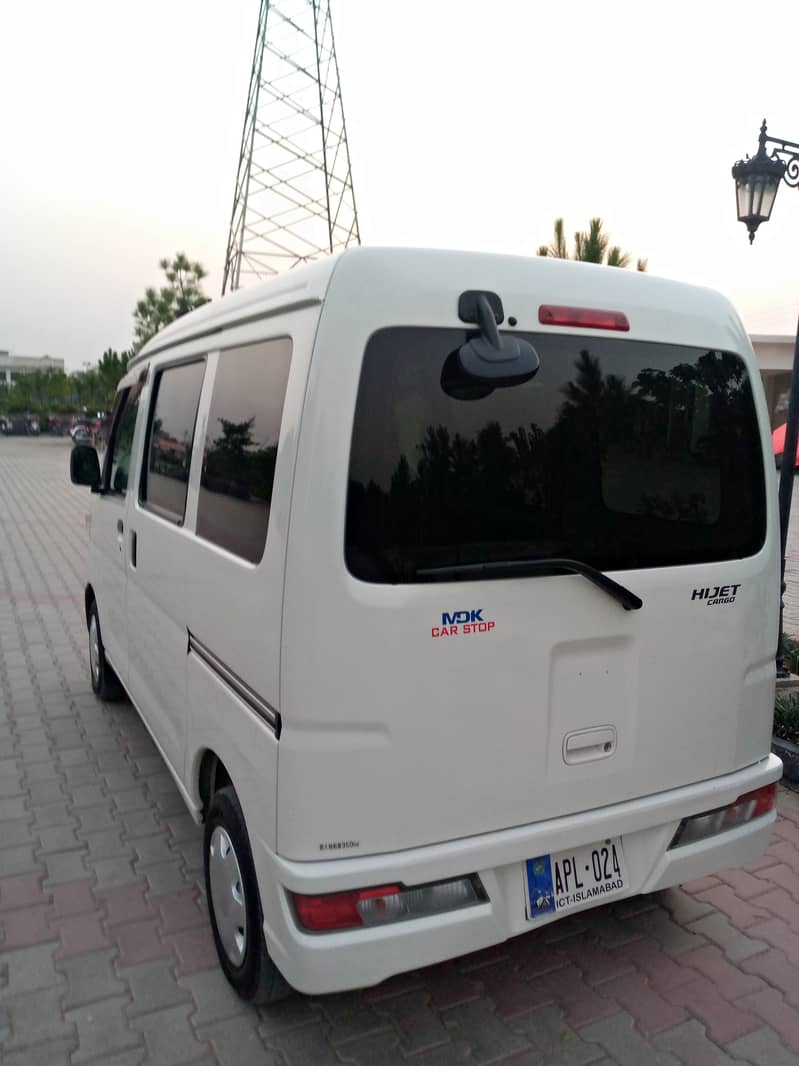 Daihatsu Hijet 2018 3