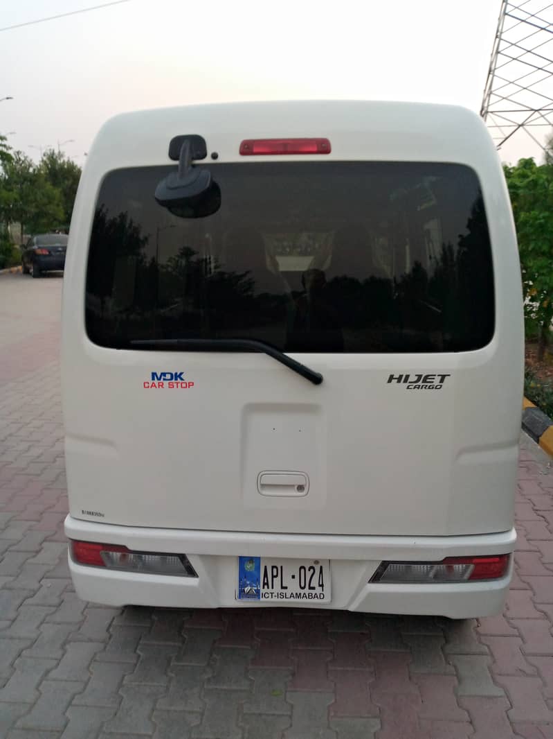 Daihatsu Hijet 2018 4