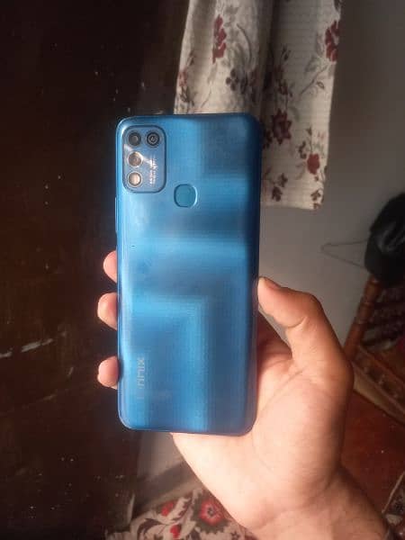 Infinix hot 11 play 9/10 condition  set  4/64 best battery  timing 1