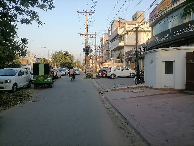 JOHAR TOWN BLOCK Q 1 KANAL 150 FIT ROAD SAMI COMMERCIAL PLOT FOR SALE 1