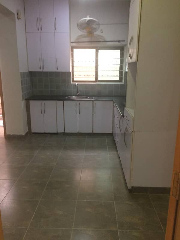 G 9.40 /80 Upar Portion Available For Rent 2