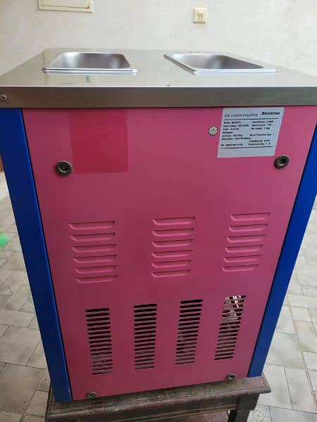 Ice Cream Machine Brand New Condition 12