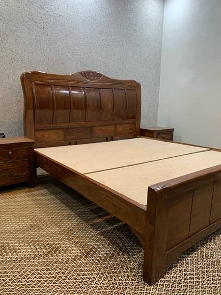 seesham solid wood Bed set (10 bndo ko chk krwain) Just call me 1