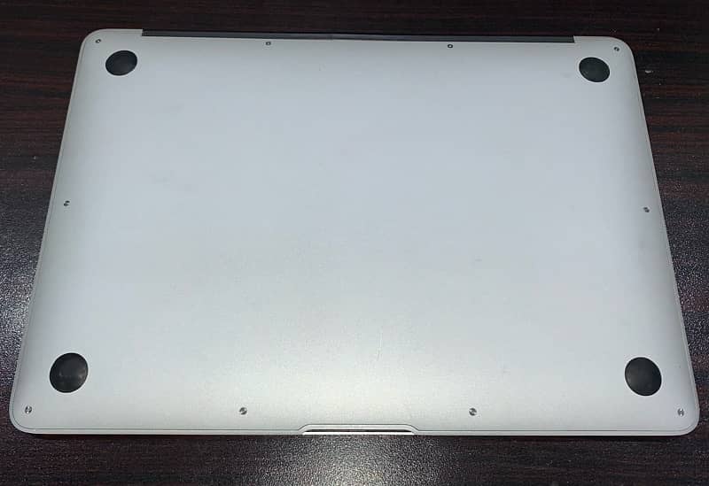 MAC BOOK AIR 13 inch (Early 2014) 4