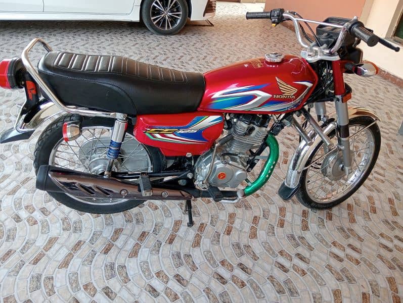 Honda 125cc foji person use 10 by 10 condition red colour 0