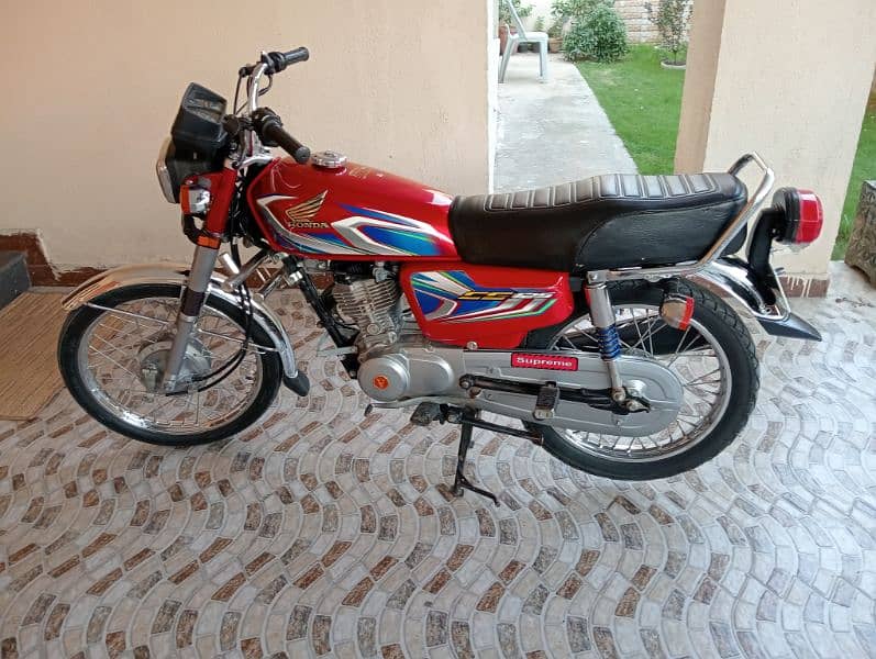 Honda 125cc foji person use 10 by 10 condition red colour 1