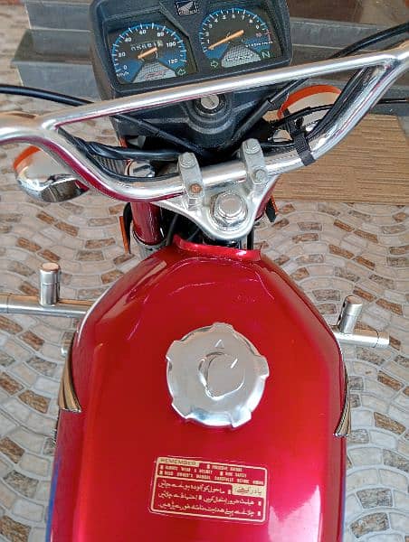 Honda 125cc foji person use 10 by 10 condition red colour 2