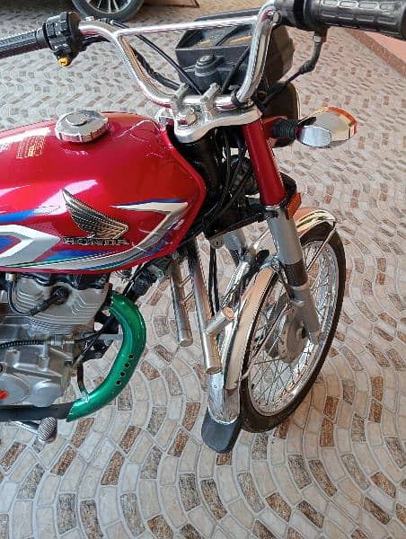 Honda 125cc foji person use 10 by 10 condition red colour 5