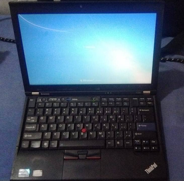 Lenovo Thinkpad Laptop 4GB RAM / 320GB HARD 0