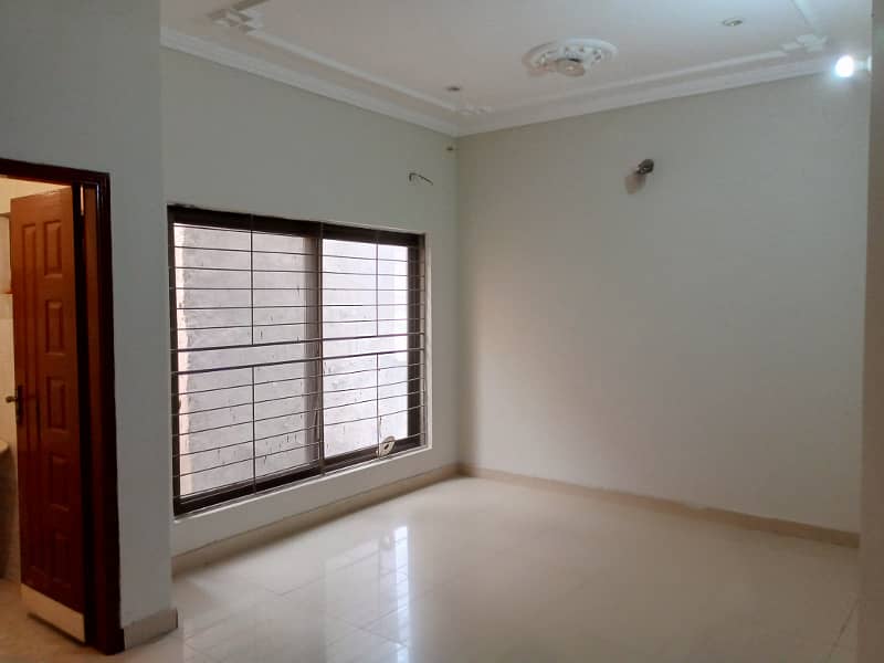 Flat For Betchulars And Office In Johar Town 1