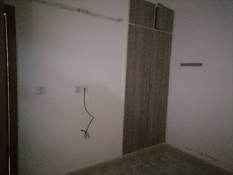 Gulberg Flat For Rent Sized 4 Marla 21