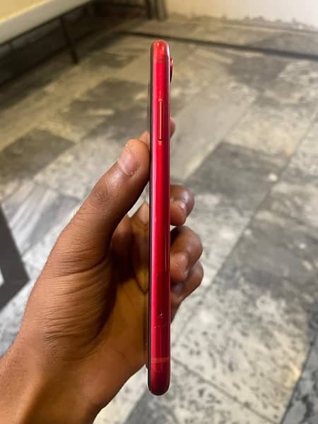 iphone xr with box 4