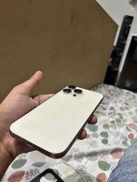 Iphone 14 Pro Max Gold 3