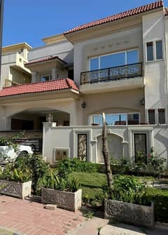 Prime Location 10 Marla House For sale In Islamabad